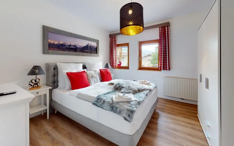 residencecosyegwestendorfbedroom.jpg